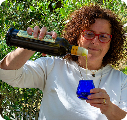 Antonella versa olio
